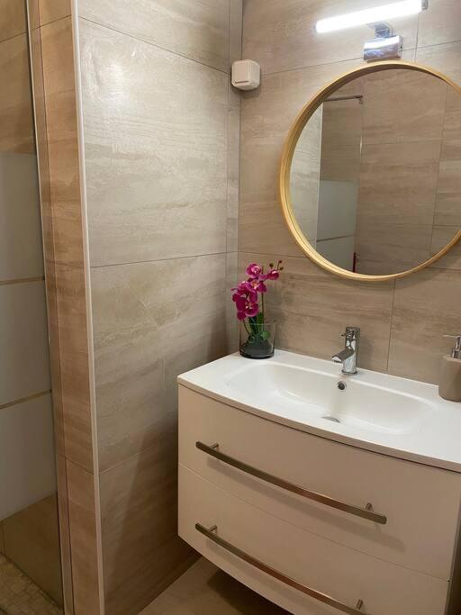 Charmant Appartement Renove Au Coeur Du Village Сен-Мартен-Везюби Экстерьер фото